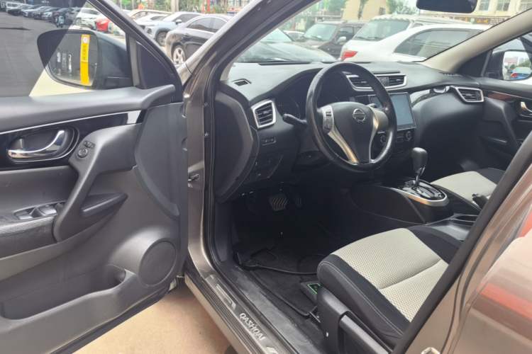 Used Nissan Qashqai 2016 2.0L CVT Elite Edition Driver Seat
