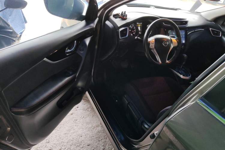 Used Nissan Qashqai 2016 2.0L CVT Elite Edition Driver Seat
