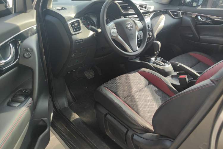 Used Nissan Qashqai 2016 2.0L CVT Luxury Edition Driver Seat