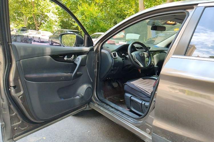 Used Nissan Qashqai 2016 2.0L CVT Elite Edition Driver Seat