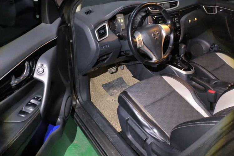 Used Nissan Qashqai 2016 2.0L CVT Luxury Edition Driver Seat
