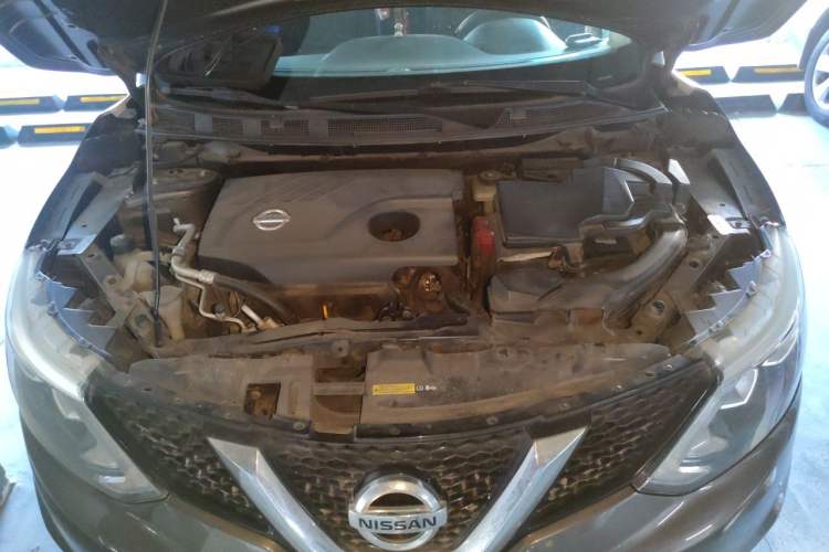 Used Nissan Qashqai 2016 2.0L CVT Elite Edition Engine Bay