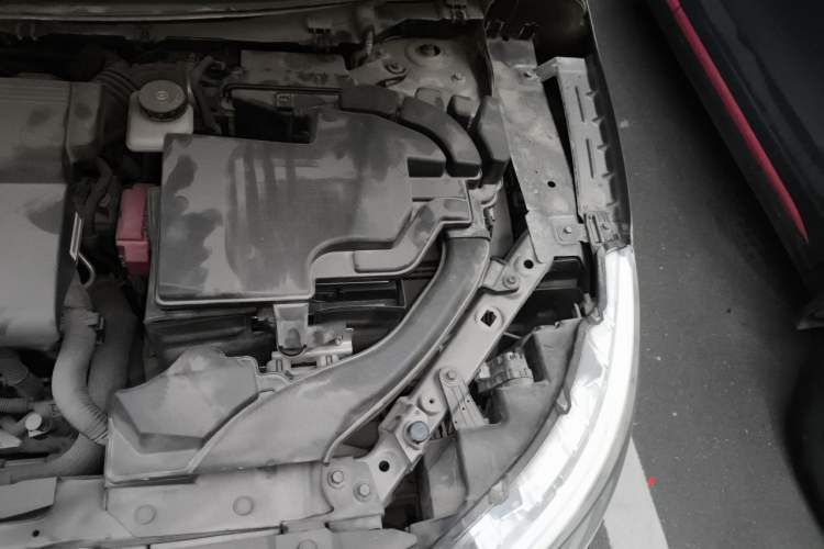 Used Nissan Qashqai 2016 2.0L CVT Elite Edition Engine Bay Left