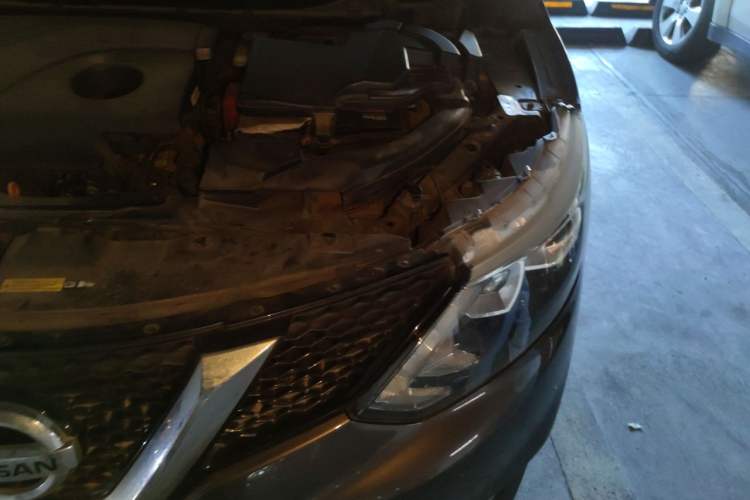 Used Nissan Qashqai 2016 2.0L CVT Elite Edition Engine Bay Left