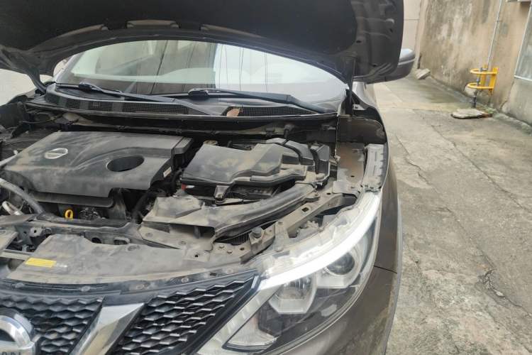 Used Nissan Qashqai 2016 2.0L CVT Elite Edition Engine Bay Left