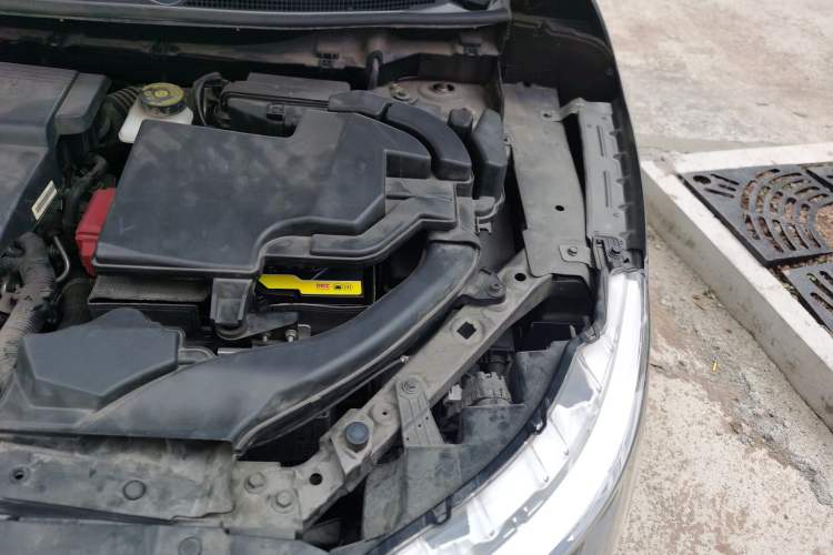 Used Nissan Qashqai 2016 2.0L CVT Elite Edition Engine Bay Left