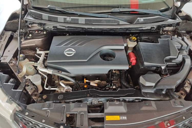 Used Nissan Qashqai 2016 2.0L CVT Elite Edition Engine Bay