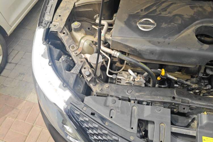 Used Nissan Qashqai 2016 2.0L CVT Elite Edition Engine Bay Right