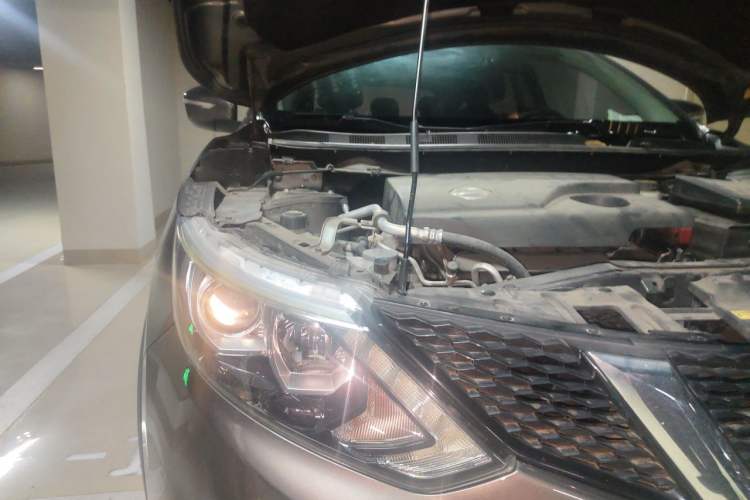 Used Nissan Qashqai 2016 2.0L CVT Elite Edition Engine Bay Right