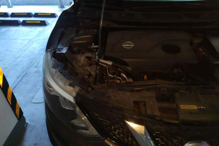 Used Nissan Qashqai 2016 2.0L CVT Elite Edition Engine Bay Right