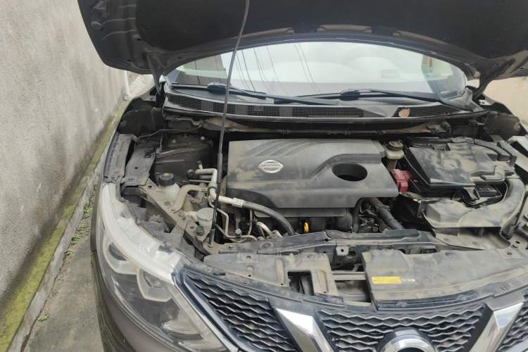 Used Nissan Qashqai 2016 2.0L CVT Elite Edition Engine Bay Right