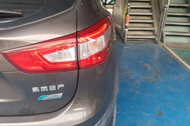 Used Nissan Qashqai 2016 2.0L CVT Elite Edition Exterior 3