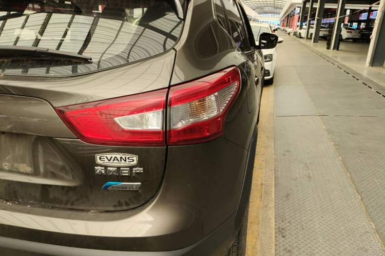 Used Nissan Qashqai 2016 2.0L CVT Elite Edition Exterior 3