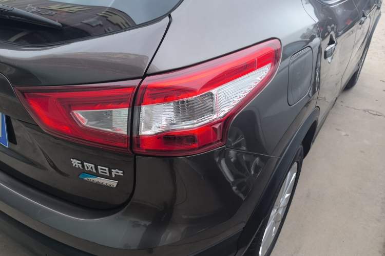 Used Nissan Qashqai 2016 2.0L CVT Elite Edition Exterior 3