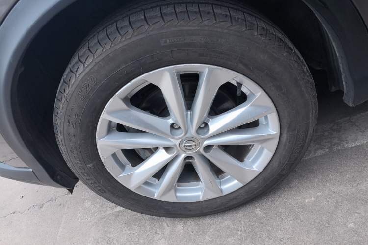 Used Nissan Qashqai 2016 2.0L CVT Elite Edition Exterior 4