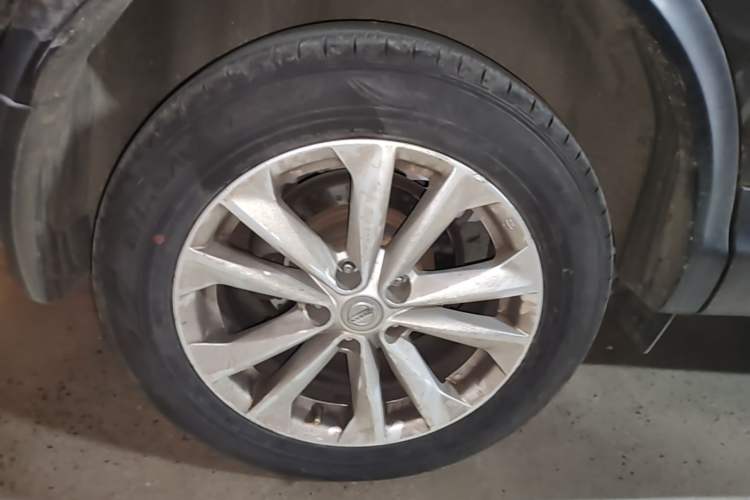 Used Nissan Qashqai 2016 2.0L CVT Elite Edition Exterior 5