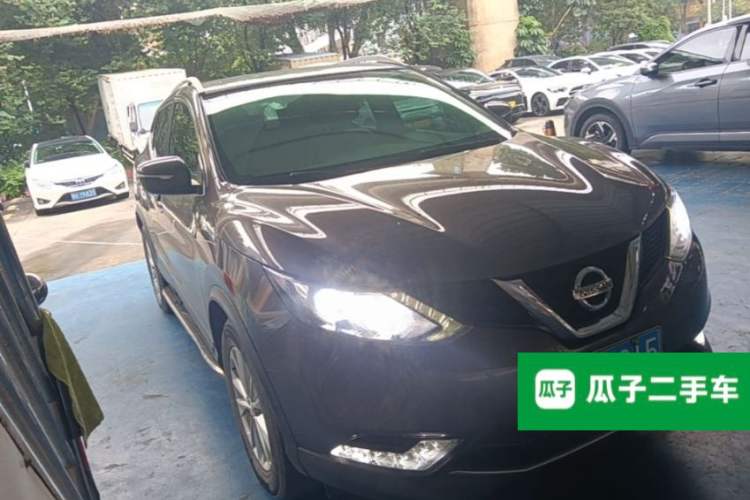 Used Nissan Qashqai 2016 2.0L CVT Elite Edition Front Right 45 Deg