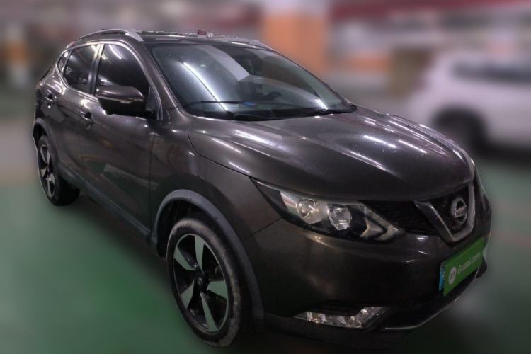 Used Nissan Qashqai 2016 2.0L CVT Luxury Edition Front Right 45 Deg