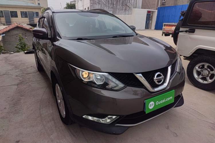 Used Nissan Qashqai 2016 2.0L CVT Elite Edition Front Right 45 Deg