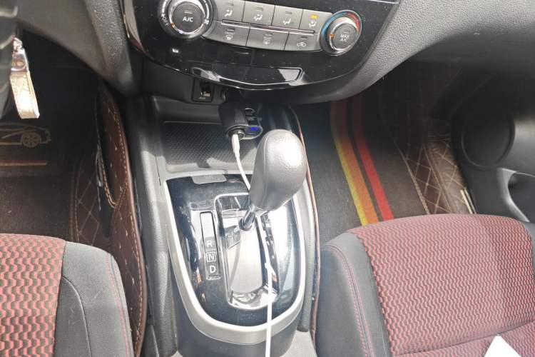 Used Nissan Qashqai 2016 2.0L CVT Elite Edition Gear Lever