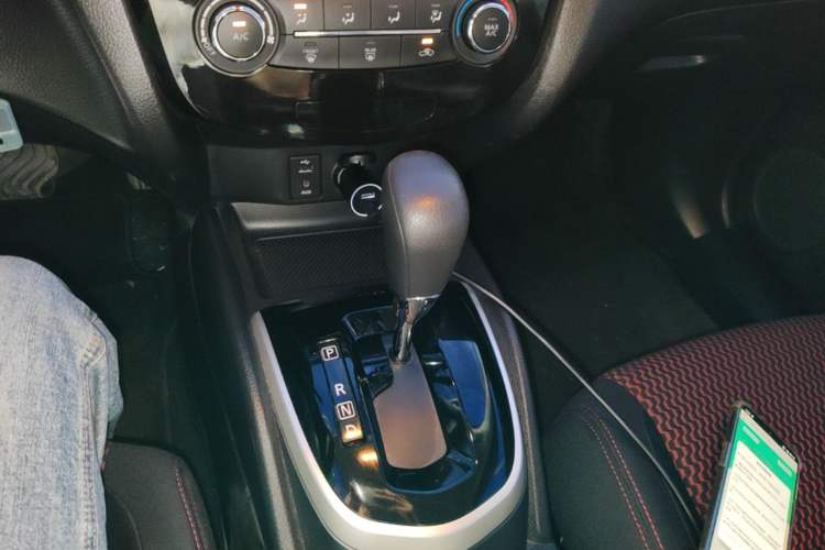 Used Nissan Qashqai 2016 2.0L CVT Elite Edition Gear Lever