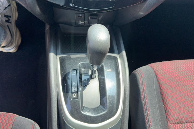 Used Nissan Qashqai 2016 2.0L CVT Elite Edition Gear Lever