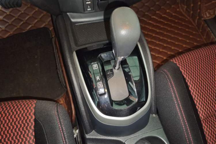 Used Nissan Qashqai 2016 2.0L CVT Elite Edition Gear Lever