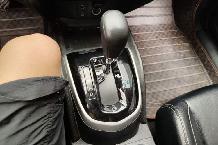 Used Nissan Qashqai 2016 2.0L CVT Elite Edition Gear Lever