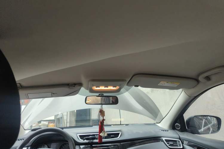 Used Nissan Qashqai 2016 2.0L CVT Elite Edition Headliner