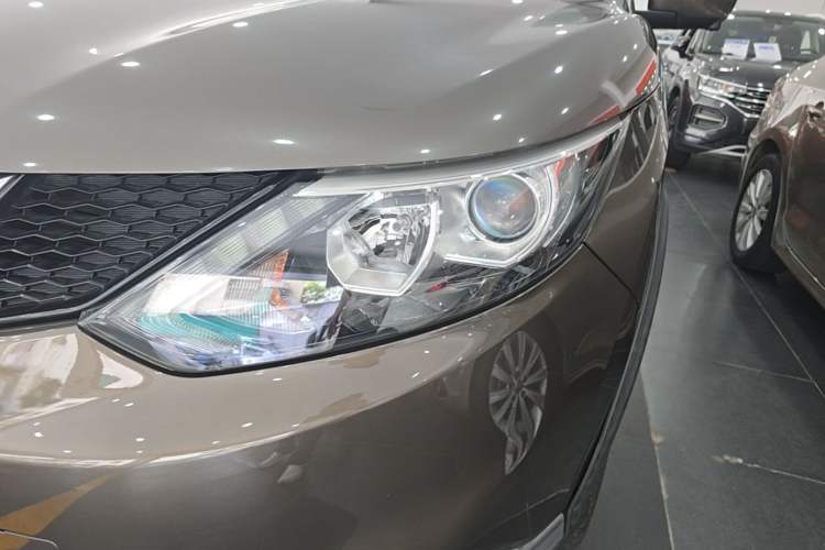Used Nissan Qashqai 2016 2.0L CVT Luxury Edition Left Front Headlight