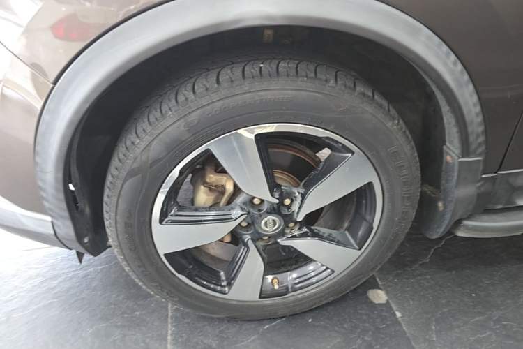 Used Nissan Qashqai 2016 2.0L CVT Luxury Edition Left Front Wheel Hub