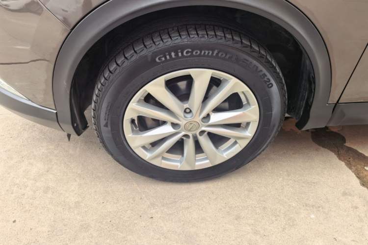 Used Nissan Qashqai 2016 2.0L CVT Elite Edition Left Front Wheel Hub
