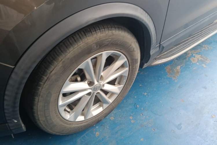 Used Nissan Qashqai 2016 2.0L CVT Elite Edition Left Front Wheel Hub