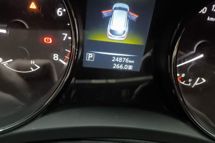 Used Nissan Qashqai 2016 2.0L CVT Elite Edition Odometer Close Up
