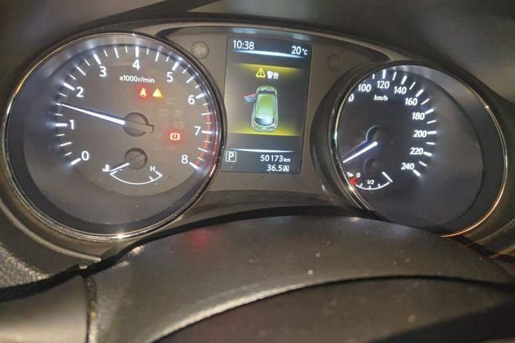 Used Nissan Qashqai 2016 2.0L CVT Elite Edition Odometer Close Up