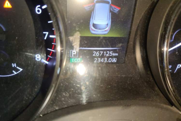 Used Nissan Qashqai 2016 2.0L CVT Elite Edition Odometer Close Up