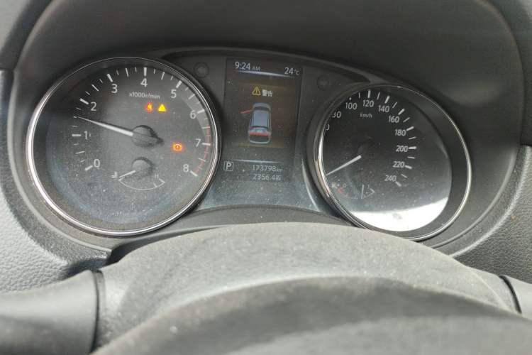 Used Nissan Qashqai 2016 2.0L CVT Elite Edition Odometer Close Up