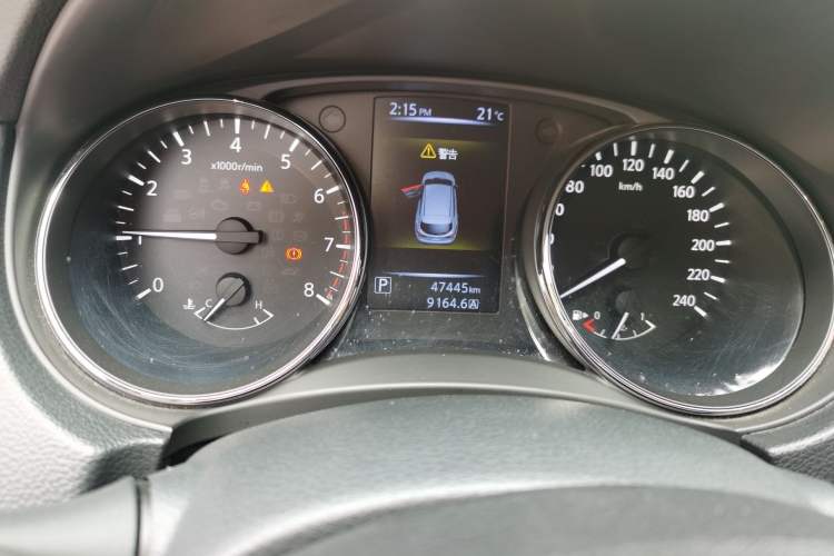 Used Nissan Qashqai 2016 2.0L CVT Elite Edition Odometer Close Up