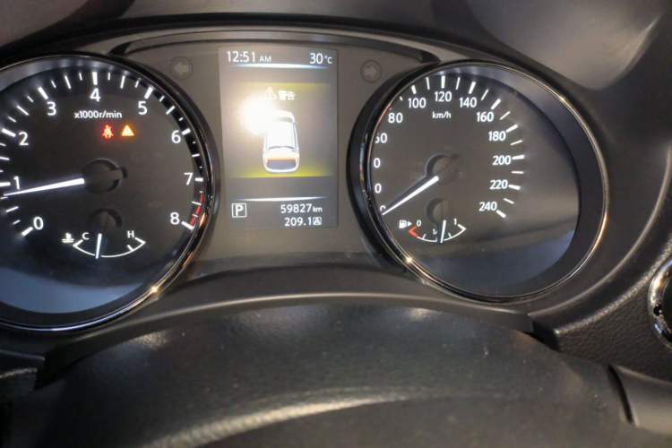 Used Nissan Qashqai 2016 2.0L CVT Luxury Edition Odometer Close Up