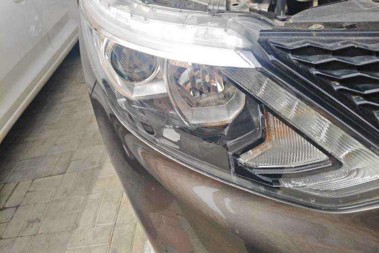 Used Nissan Qashqai 2016 2.0L CVT Elite Edition Right Front Headlight