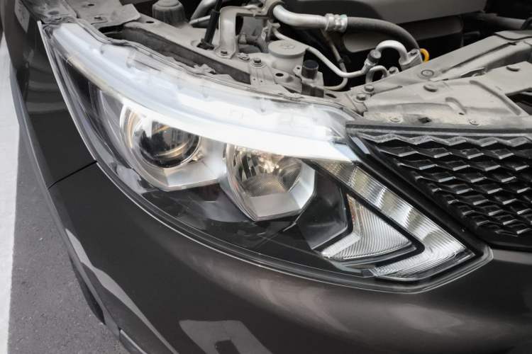 Used Nissan Qashqai 2016 2.0L CVT Elite Edition Right Front Headlight
