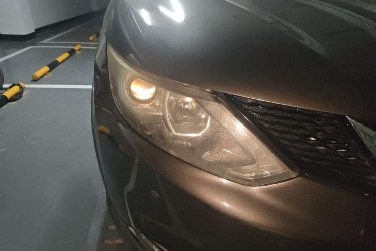 Used Nissan Qashqai 2016 2.0L CVT Elite Edition Right Front Headlight