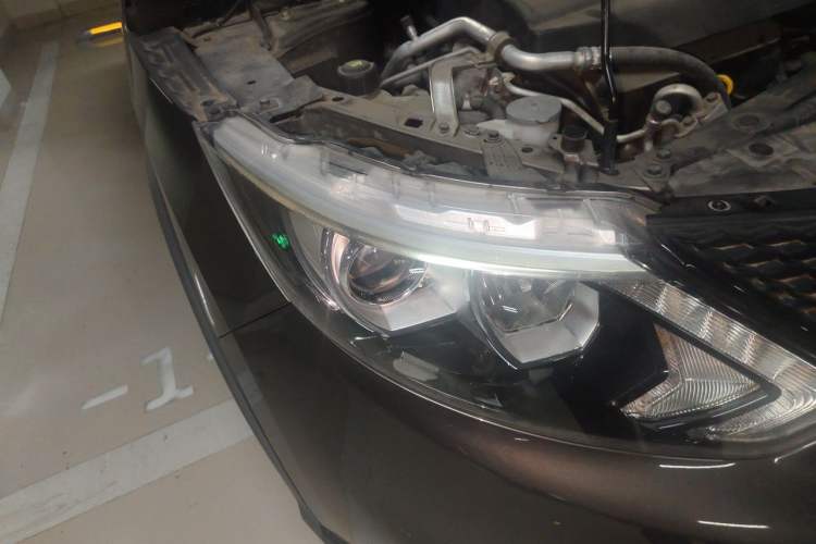 Used Nissan Qashqai 2016 2.0L CVT Elite Edition Right Front Headlight