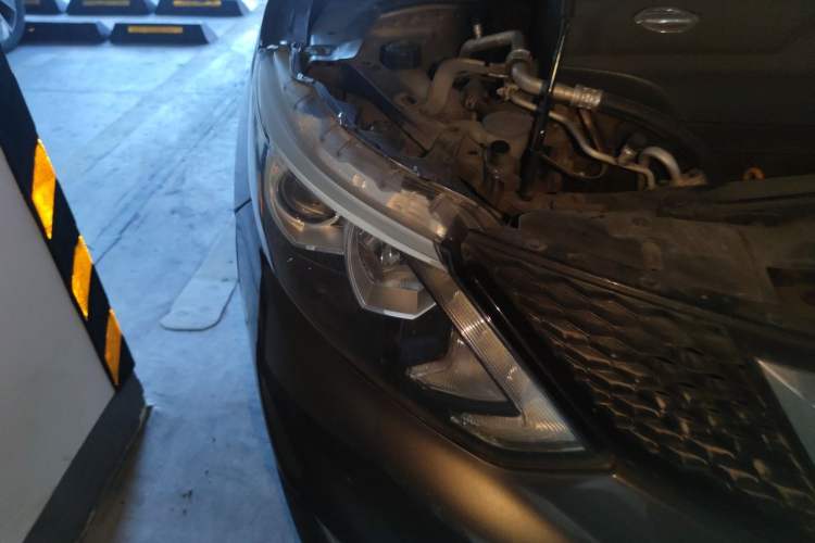 Used Nissan Qashqai 2016 2.0L CVT Elite Edition Right Front Headlight