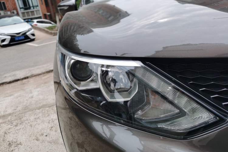 Used Nissan Qashqai 2016 2.0L CVT Elite Edition Right Front Headlight