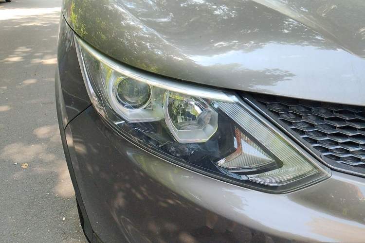 Used Nissan Qashqai 2016 2.0L CVT Elite Edition Right Front Headlight