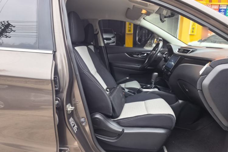 Used Nissan Qashqai 2016 2.0L CVT Elite Edition Right Front Seat
