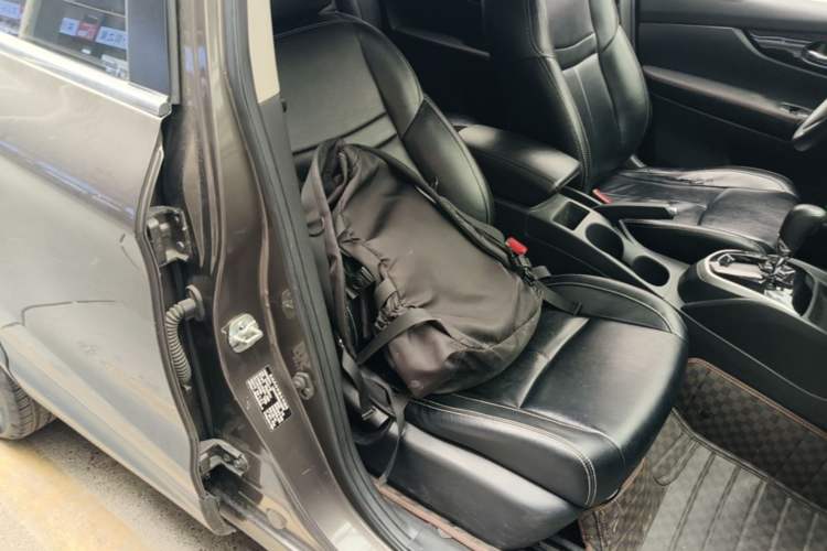 Used Nissan Qashqai 2016 2.0L CVT Elite Edition Right Front Seat