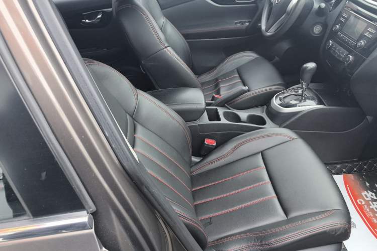 Used Nissan Qashqai 2016 2.0L CVT Elite Edition Right Front Seat