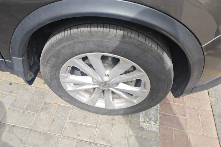 Used Nissan Qashqai 2016 2.0L CVT Elite Edition Right Front Wheel Hub